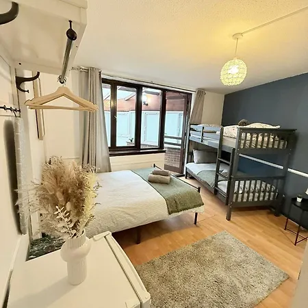 Oak Guest Rooms
